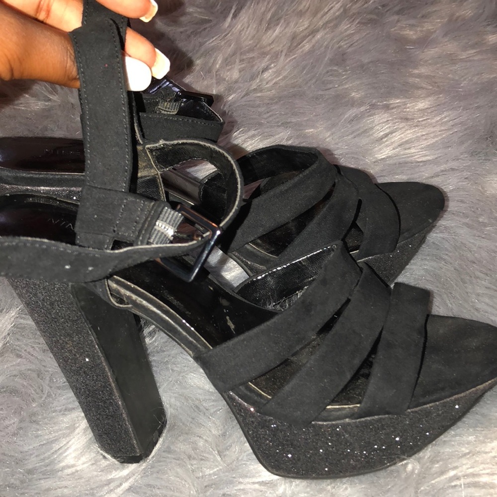 Heels - Picture 3 of 3